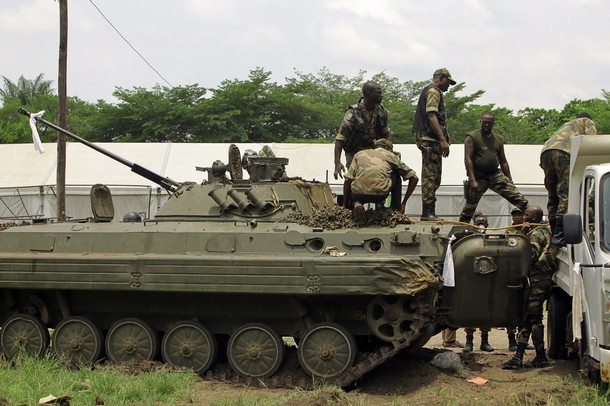 Abidjan : les combattants de Ouattara se heurtent au bunker de Gbagbo